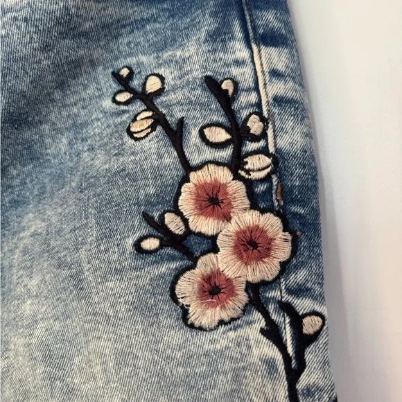 Embroidered 👖 - Picture 4 of 11